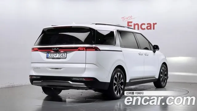 Kia Carnival 2023 thumb 2