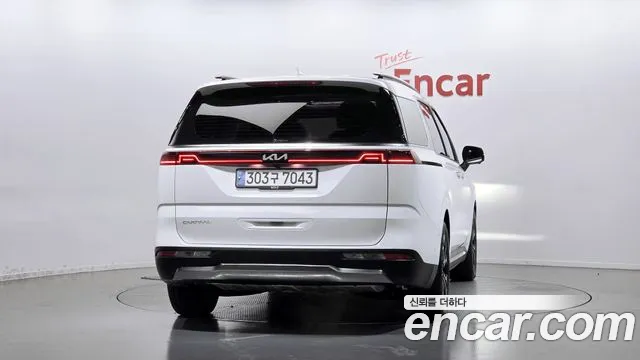 Kia Carnival 2023 thumb 4