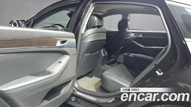 Genesis G80 2018 thumb 11