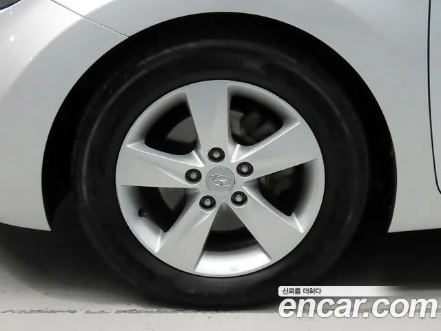 Hyundai Avante 2010 thumb 5