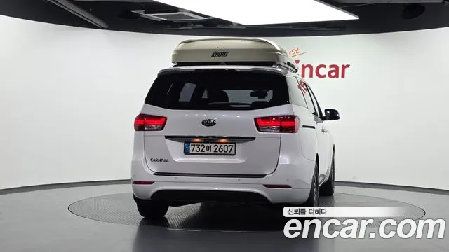 Kia Carnival 2017 thumb 4