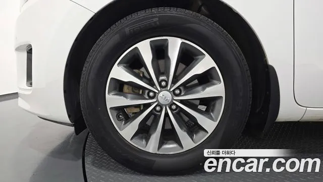 Kia Carnival 2017 thumb 5