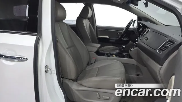 Kia Carnival 2017 thumb 11