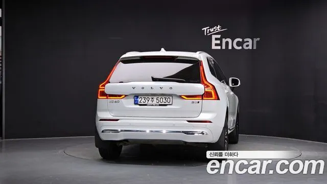 Volvo XC60 2023 thumb 3