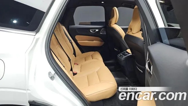 Volvo XC60 2023 thumb 10