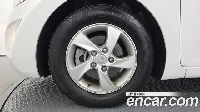Hyundai Avante 2013 thumb 5