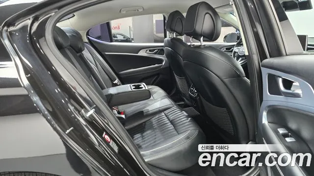 Genesis G70 2019 thumb 11