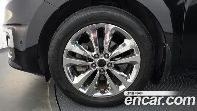 Kia Carnival 2014 thumb 5