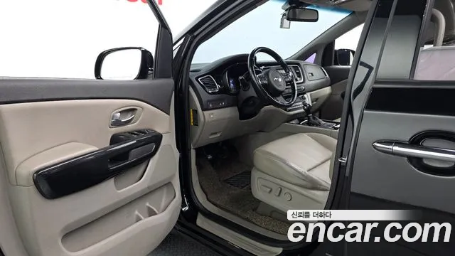 Kia Carnival 2014 thumb 10