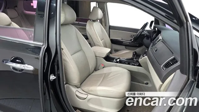 Kia Carnival 2014 thumb 11