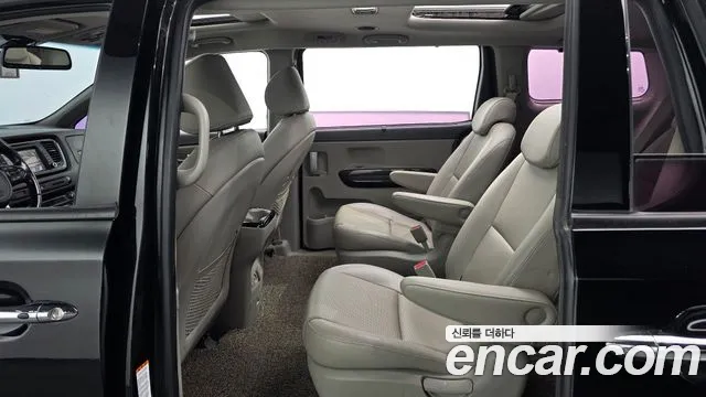 Kia Carnival 2014 thumb 12
