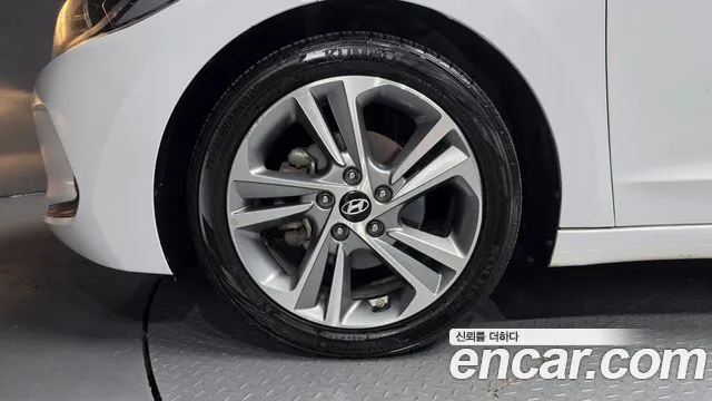 Hyundai Avante 2017 thumb 5