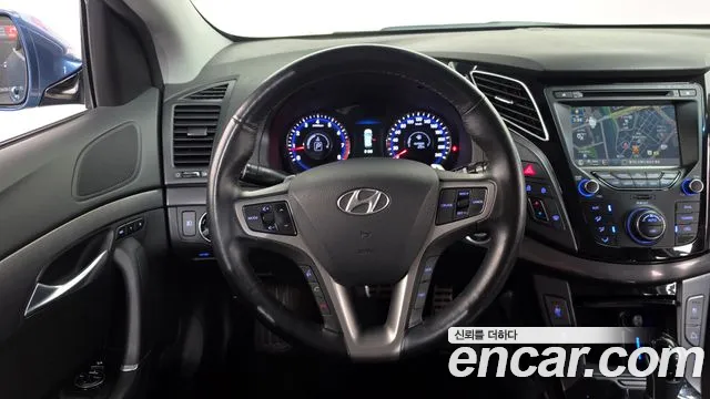 Hyundai i40 2013 thumb 12