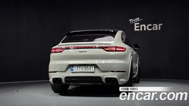Porsche Cayenne 2022 thumb 4