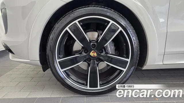 Porsche Cayenne 2022 thumb 5