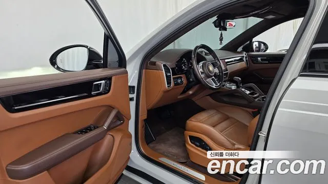 Porsche Cayenne 2022 thumb 10