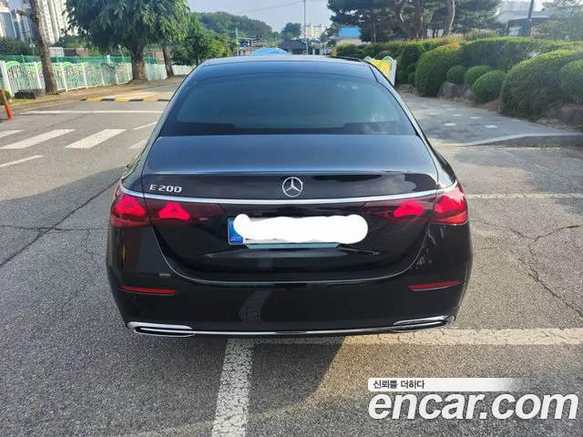 Mercedes-Benz E-Класс 2025 thumb 2