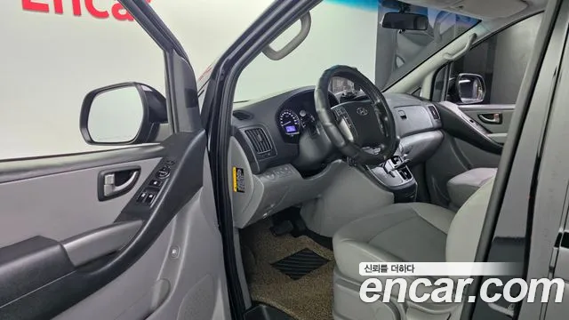 Hyundai Starex 2018 thumb 10