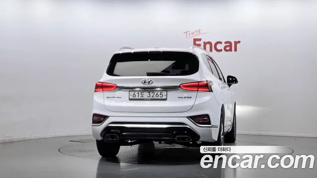Hyundai Santa Fe 2018 thumb 4