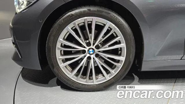 BMW 3-Series 2021 thumb 4