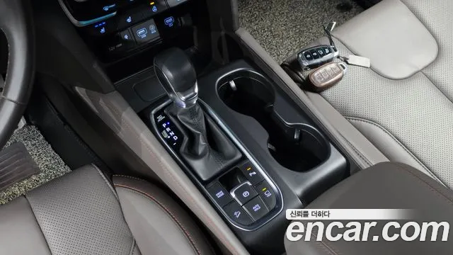 Hyundai Santa Fe 2018 thumb 8