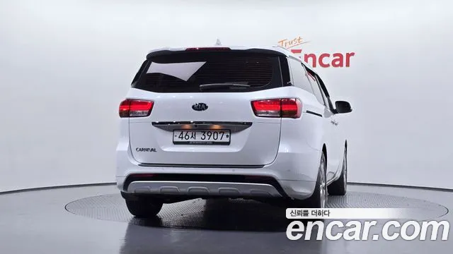 Kia Carnival 2015 thumb 4