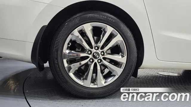 Kia Carnival 2015 thumb 5