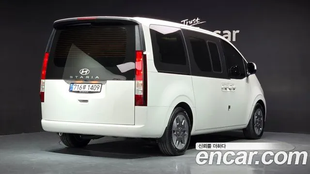 Hyundai Staria 2024 thumb 2