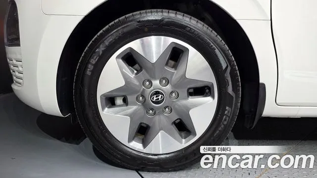 Hyundai Staria 2024 thumb 5