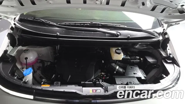 Hyundai Staria 2024 thumb 6