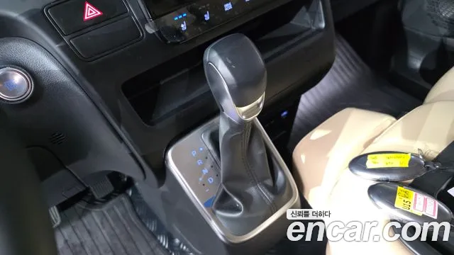 Hyundai Staria 2024 thumb 9