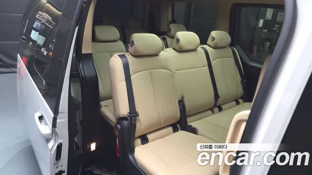 Hyundai Staria 2024 thumb 11