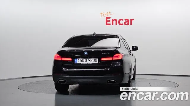 BMW 5-Series 2023 thumb 3