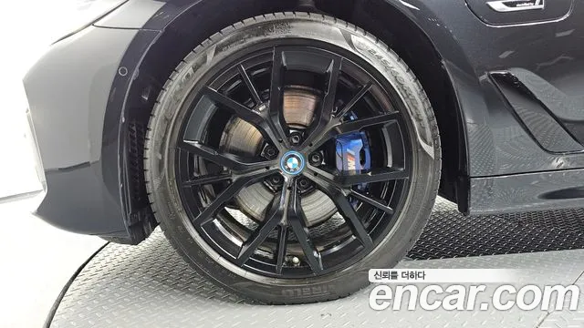 BMW 5-Series 2023 thumb 4