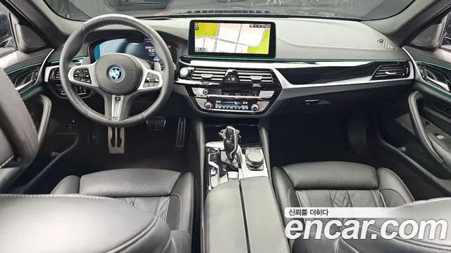 BMW 5-Series 2023 thumb 6