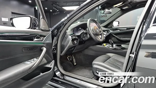 BMW 5-Series 2023 thumb 9