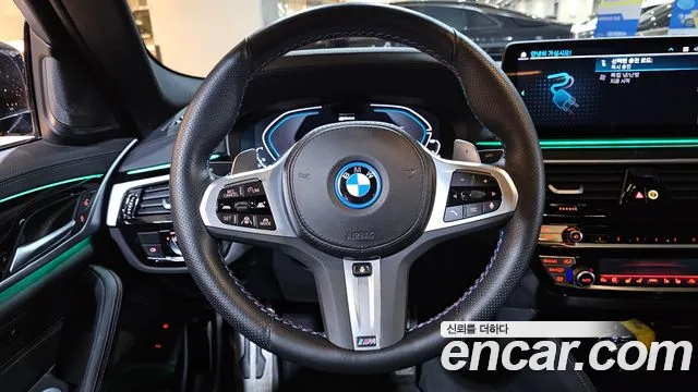 BMW 5-Series 2023 thumb 12