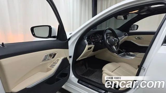 BMW 3-Series 2022 thumb 9