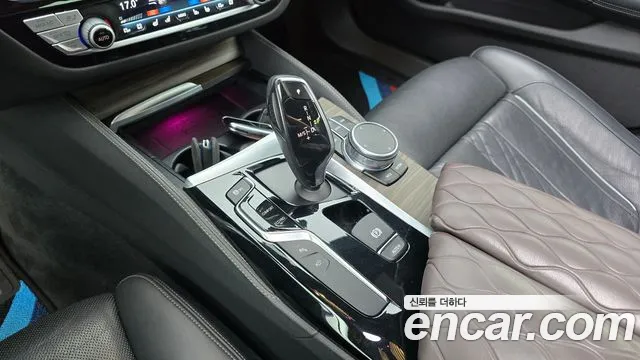 BMW 5-Series 2017 thumb 9