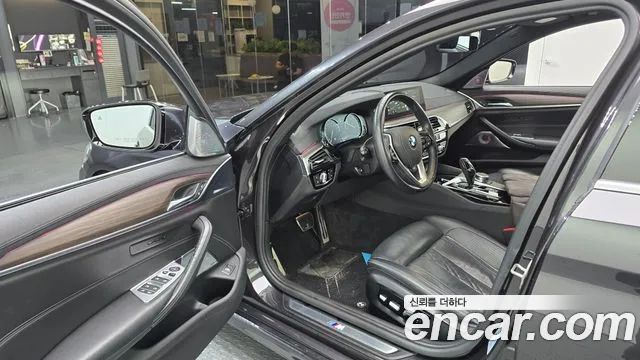BMW 5-Series 2017 thumb 10