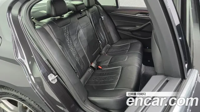 BMW 5-Series 2017 thumb 11