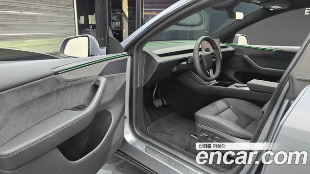 Tesla Model Y 2026 thumb 10