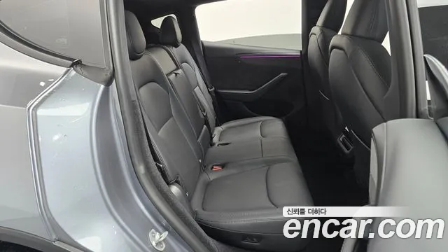 Tesla Model Y 2026 thumb 11