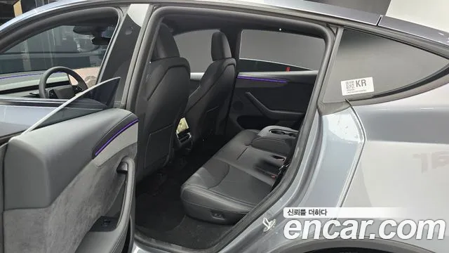 Tesla Model Y 2026 thumb 12