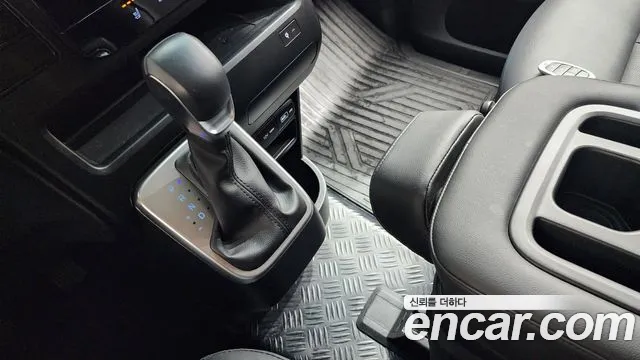 Hyundai Staria 2024 thumb 9