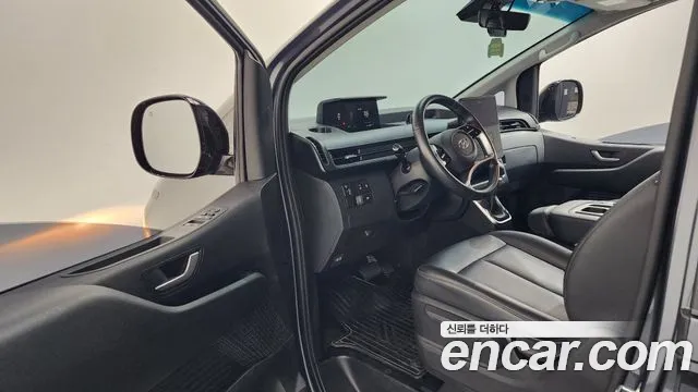 Hyundai Staria 2024 thumb 10