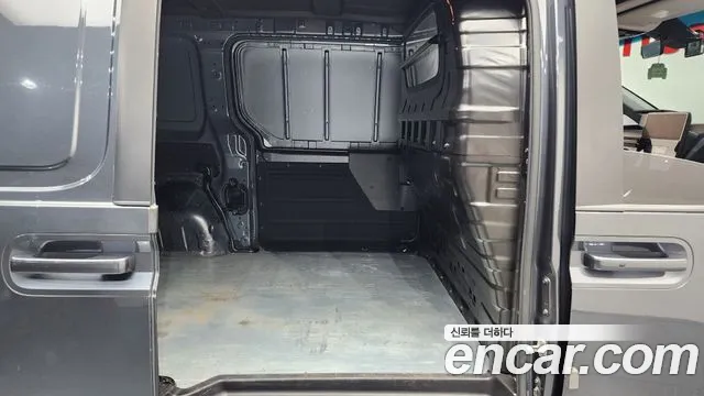 Hyundai Staria 2024 thumb 11