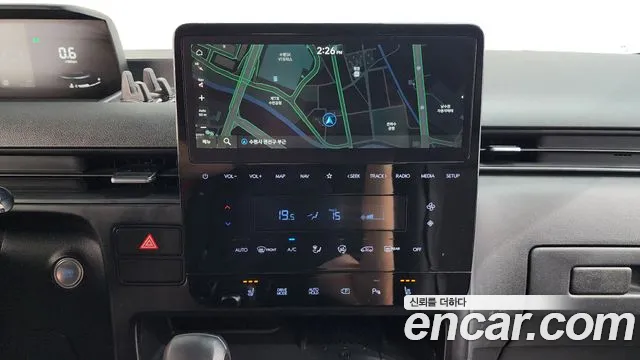 Hyundai Staria 2024 thumb 12