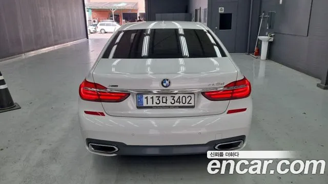 BMW 7-Series 2019 thumb 4