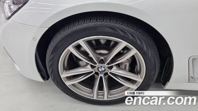 BMW 7-Series 2019 thumb 5